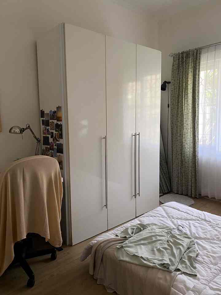 Small rooms can be comfortable if they are arranged carefully. Make sure to choose decor items that are not too big so they can beautify the room without adding to the impression of being cramped.

#BedroomInspiration
#BeautifulBedroom
#BedroomDecor