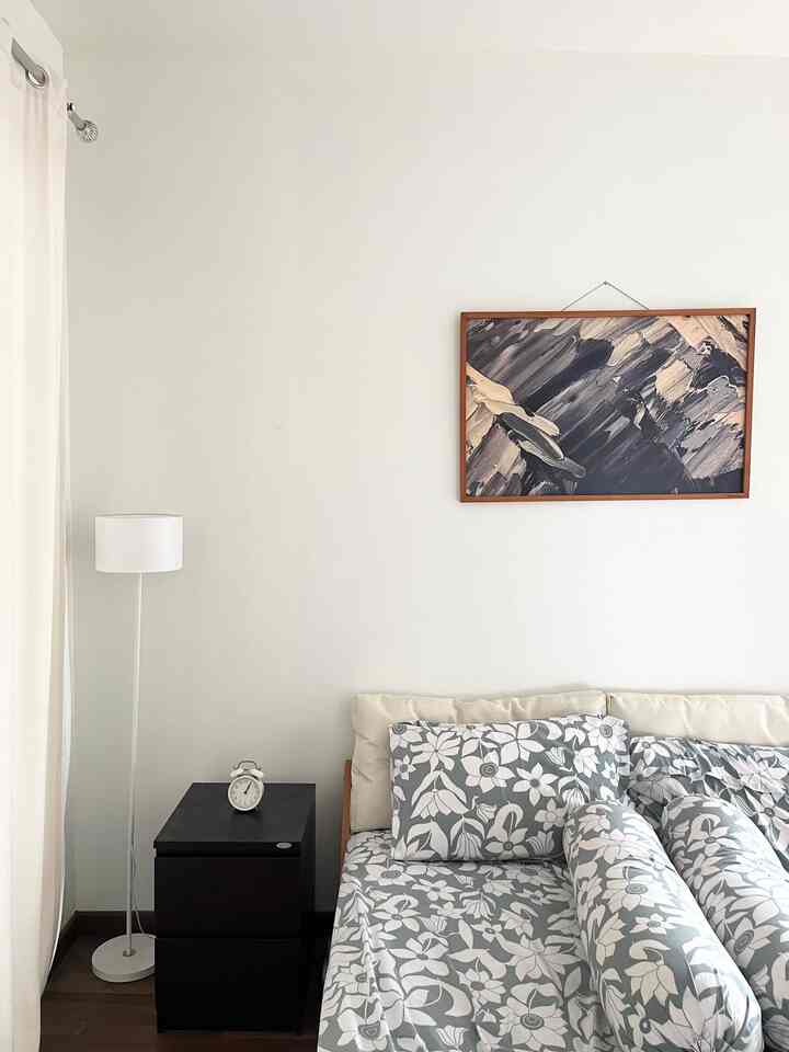 White and brown toned bedroom featuring floral bedding and nightstand with a simple, natural aesthetic