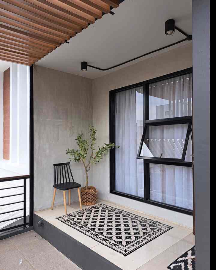 Yang tidak boleh dilakukan di teras balkon ini adalah bbq sambil ngobrol di teras ini, karena posisinya di atas sehingga bisa melihat langit, di dalam rumah tidak terlalu gelap & bila ada cahaya langsung saat siang hari. siang hari, cerah untuk foto. 
Biasa disini dipakai untuk berjemur saat covid, suka skipping, anak-anak bermain air hingga berjemur seperti karpet juga hahaha atau dijadikan tempat untuk konten karena walaupun alat peraganya tidak banyak, tetap seru, hasilnya sama hehehe (menurut saya ya)


#Waktufavoritdirumah #Santaidirumah #Ruanganfavorit #Inspirasiteras #Rumahminimalis #Industrialstyle #renaiput