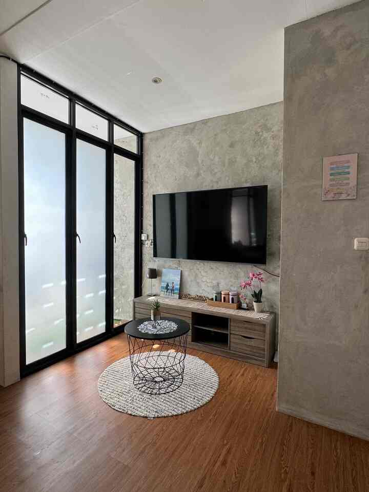 Waktu favoritku di rumah menjelang siang..suasana dikompleks tuh adem, tukang sayur dah lewat dll hehehe..sembari anak2 udah di sekolah semua, aku bisa me time di kamar dengan cahaya dr balik jendela yang aesthetic banget sih buatku...

Klo ditanya tempat favoritku di rumah dmn? aku jawab dikamar 🥰

#WaktuFavoritDirumah
#SantaiDiRumah
#RuanganFavorit 
#KamarTidur
#KamarIndustrial
#RumahIndustrial
#Rumahyuqibam