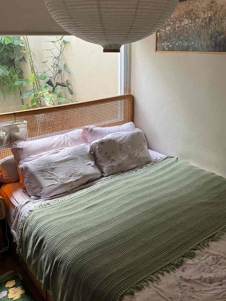 Paling sering santai/ sekedar nonton netflix di kamar bareng anabul. Soalnya ruangan paling cozy menurut aku.

 #WaktuFavoritDiRumah
 #SantaiDiRumah
#RuanganFavorit #kylehome #bedroominspo #kamartidurmini 

