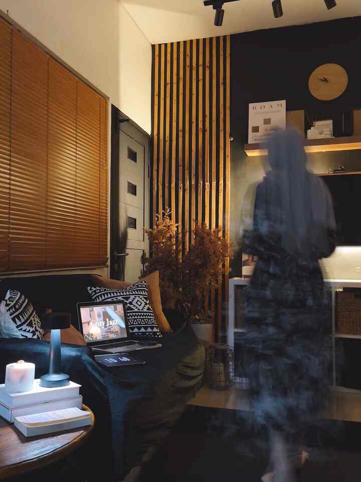 ➖ Favorite Moments

My favorite moment at home when I have time is usually in the TV room at night, when the children are asleep.

Usually at this time I can only focus on editing content, scrolling, watching Korean dramas, or listening to my favorite songs while reading a book/magazine without being disturbed and disturbing the children. 😁

#FavoriteTimeatHome
#Relaxing at home
#FavoriteRoom #Metime #qualitytimeathome #livingroom #ruangtv #ruangkeluarga #nightactivity #workingnight #rumahmungil #warmandboldhouse #warmandboldecor #lollahouse #zarraawwrr #dekorasiruangtv 

