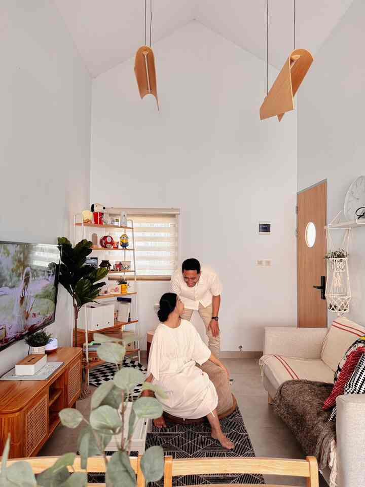 Waktu dan momen favorit dirumah adalah pada saat beraktivitas di area living room yang merupakan jantung dari rumah ini.
Mulai dari menonton tv, makan bersama maupun hanya sekedar bercengkrama, ruangan ini merupakan ruangan dimana kami paling sering menghabiskan waktu bersama.

#WaktuFavoritDiRumah #SantaiDiRumah #RuanganFavorit #LivingRoomInspo #HomeDecorIdeas #FavoriteMoments
