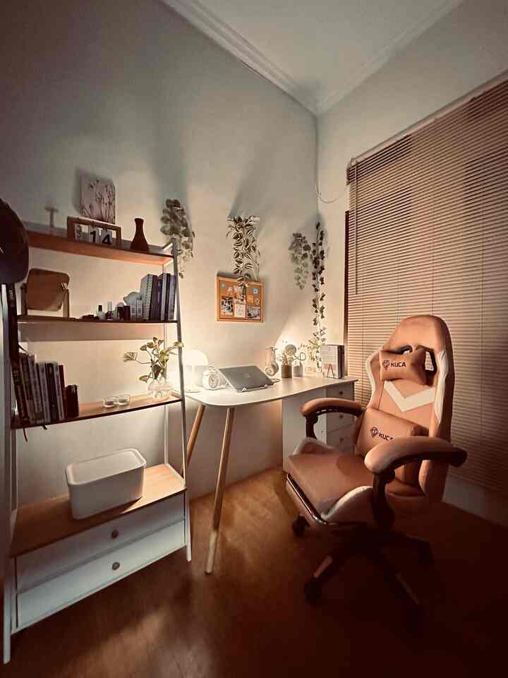 View of the work space at night with 0.5 1x 2x & 3x cam mode 🤳🏼 Also with a minimalist & woody style, furniture such as a work desk and multifunctional shelves that I took from Homedoki, for woody/japandi lovers, it's quite recommended 🤌🏼

#CreateBeautifulWorkspace 
#MakeOverWorkspace 
#WorkspaceRenovation
#Boarding house 
#Minimalist
#Slowmakeover
