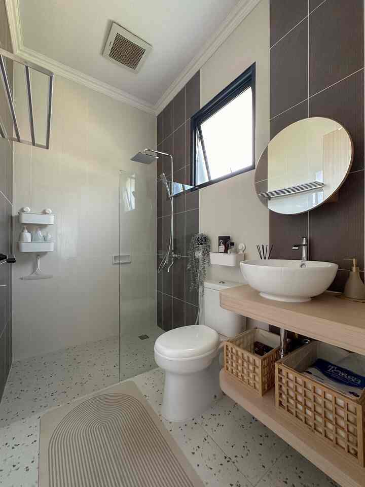 TOP 4 decoration items !

Slide 1,2

Di ruang kamar mandi ada 2 benda yang baru dibeli, satu cermin berkabinet dari DEKORUMA diameter 50cm, lumayan buat menyimpan skincare selama ini skincare disimpan diluar kamar mandi. 
Lalu yang kedua ada GRINNLIVING YUKA storage box, aku beli 2 ukuran, yang medium dan large untuk penyimpanan stock kebutuhan kamar mandi. 

Slide 3

Yang ketiga di ruang tv ada rak tanaman yang super cantik dr IKEA dakjsus, yang sekarang udah ga ada lagi, discontinued. Beruntung masih bisa dapat padahal menunggu berbulan-bulan untuk restock warna ini. 

Slide 4
Yang terakhir di ruang tamu, baru aja mengganti bohlam standing lamp dengan bohlam yg smart LED RGB supaya bisa diganti2 warnanya sesuai mood. Seru juga ternyata karena bisa kita atur scene nya dan waktunya. 

#spillproducttag
#4bendawajibbeli
#spilllinkshopee