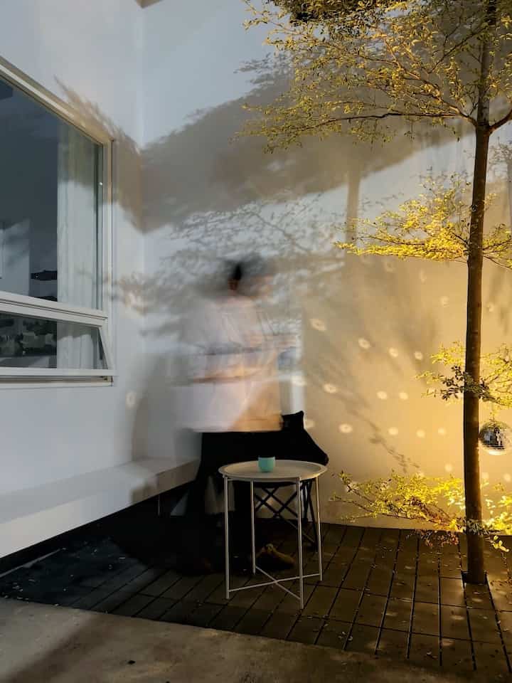 Chill on Terrace Angka House ✨👀
-
Punya teras yang sempit engga masalah buat kita karena semuanya itu bisa di dekor agar nampak lebih lega dan bikin kita nyaman
-
Item dekorasi yang bikin vibesnya ala cafe
Kursi lipat ini mudah dipindah keman aja dan banyak varian warnanya , Meja Portable juga bisa difungsikan sebagai tray atau meja outdoor, disko ball untuk membuat nuansa berbeda dan membangiktakn mood dengan butiran” cahaya kecil, Flooring Deck dari bahan daur ulang membuat alas teras kita nampak lebih rapi dan minimalis
-

#terrace #exterior #homedecor #home #decoration #inspo #inspirasi #minimalis #aesthetic #nightvibes #chill #angkahouse #dekorasitamansempit 