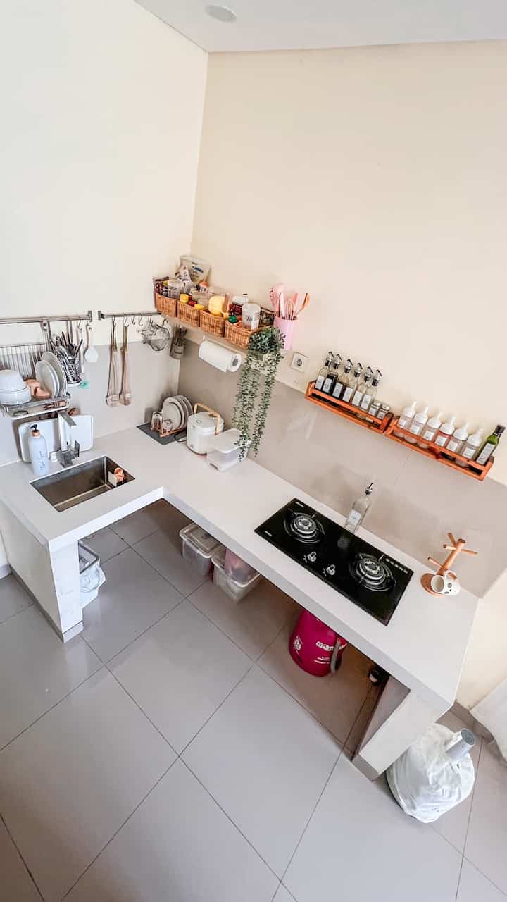 4 pembelian barang penting baru di dapur

1. Rice cooker estetik. Walaupun barang elektronik tapi pilih yg estetik juga biar matching di dapur
2. Tanaman artificial gantung
Bikin suasana dapur lebih segar. Sangat mengelevate sudut untuk membuat konten di area dapur
3. Tempat tisu holder
Sebelumnya punya tisu holder yang kurang kuat, malah sering jatuh. Yang baru lebih kuat dan rapi
4. Botol sabun cuci piring
Desain minimalis scandinavian, sebelumnya pakai botol bekas packaging lain

Slide 4 dan 5 foto sebelum produk baru diapakai di dapur

#SpillProductTag
#4BendaWajibBeli
#SpillLinkShopee
#SpillLinkTokped