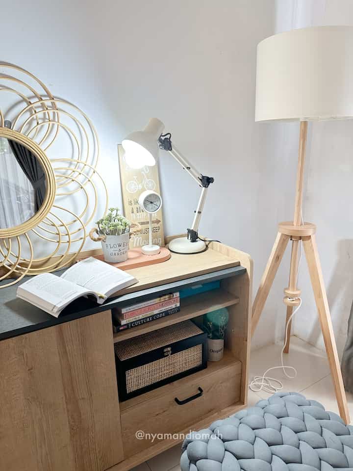 🛍️Recommended Top 4 New Items:

2 lamps:
🛋️ IKEA | Lauters - Wooden Standing Lamp
💡Informa | Gywnn - Beige Table Lamp

Beli kedua lampu ini karena lighting ternyata sangat penting untuk mengubah nuansa ruangan. Dan sekalinya beli lampu, gak tau kenapa jadi ketagihan buat beli lagi 🤭✨ Apalagi design lampu sekarang bagus dan unik-unik!

Oiya, berikut untuk other 2 recent best buy:

🍽️ IUIGA | Mila - Dinner Plate (size S, M) & Bowl (size S)
🌈 Homelines | Arch Tray Aesthetic - Korean Coaster, Curve Coklat 

Aku beli karena cantik bgt dan merupakan wishlist yg sudah tercapai✅ Alhamdulillah.

Semoga menginspirasi!

#nyamandiomah #livingroom #livingroomdecor #SpillProductTag #4BendaWajibBeli #SpillLinkShopee #IKEA #Informa #IUIGA #Homelines 