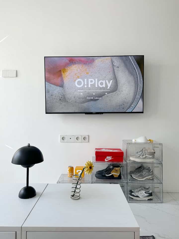 BEST PURCHASE IN JULY ✨
-
Kotak Sepatu Full Akrilik , bisa disusun sesuai keinginan selain menjadi tempat penyimpanan sepatu juga bisa menjadi cabin / dekorasi dibawah TV
-
Jam Digital + Wireless Charging, jam ini bisa sekaligus menjadi alarm dan charging juga bisa menjadi lampu tidur dengan beberapa pilihan warna lampunya
-
Sprei Linen warna putih, suasana clean bisa membuat kamar lebih nyaman dan bisa meningkatkan kualitas tidur yang nyenyak
-
Flooring Deck membuat taman nampak lebih rapi dan berkesan Minimalist, untuk beforenya ada di slide terakhir

#SpillProductTag #4BendaWajibBeli #SpillLinkShopee #homedecor #home #angkahouse #minimalis #rumahminimalis 