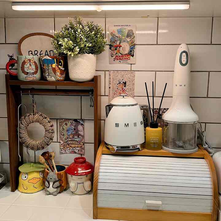 Spill best buy di july 2024 versi aku :
1. Smeg Hand blender with asesoris. Lengkap bgt asesorisnya, dari buat chopper, ngejus, hand blender, dll.
2. Storage bambu. Aku pergunakan khusus utk piring mangkok yang sering dipake. 
3. IKEA NODMAST Lamp. Akhirnya beli lampu ini juga soalnya kepincut modelnya yg lucu dan unik.
4. Reed diffuser Home Of Humans. Versi lemon pie ini enak banget ternyata. Taro di dapur cocok banget sih. Wanginya lebih menyebar juga padahal pake 3 stick aja.

#SpillProductTag #4BendaWajibBeli #SpillLinkShopee #smeglovers #storagebambu #kylehome