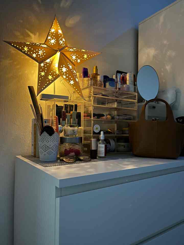 Area wanita dikamar haha 

#bedroom #malmikea #ikea #rak #lemari #room #house 