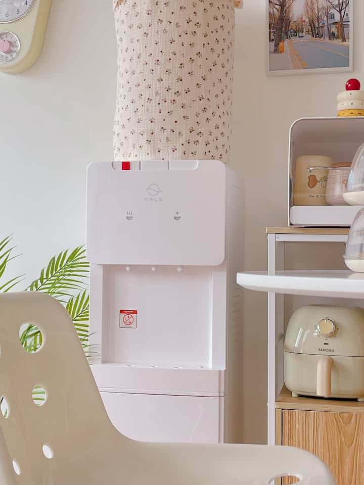 Aku mau spill 4 jenis top barang yang dekoratif yang baru-baru ini aku beli 
Ada dispenser super estetik ini produk kels pasti kalian ga asing dengan brand ini, cangkir super gemes bentuknya seperi waffle cookie ini sangat dekoratif sekali, ada rak buat penyimpanan paper cup jadi lebih rapi tudung saji warna beige cakep banget sesuai dengan tema ruangan dan yang terakhir ada gantungan selang & selang karena aku hobbi siram2 tanaman pakai selang ini recommended banget biar selang auto rapih semua itu aku belinya di toko online di shopee atau nama kerennya toko orens 🥰

#spillproducttag
#4bendawajibbeli
#spilllinkshopee
#estetik
#dekoratif
#minimalis 
#home
#roomdecor