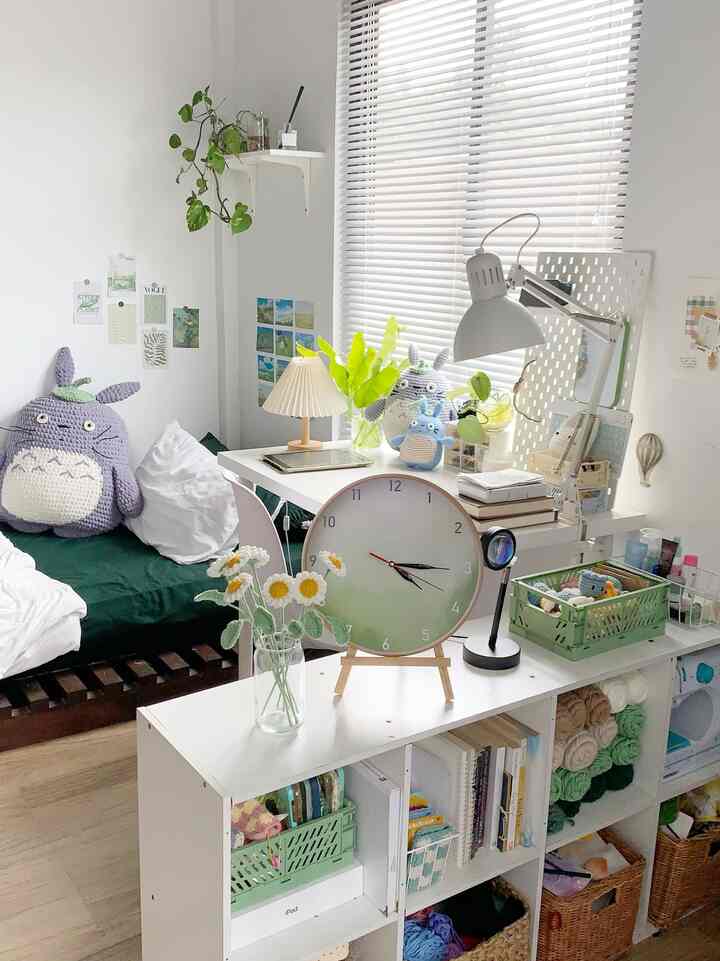 Best produk yg aku beli bulan ini adalah jam, diffuser, scented candle, mini totoro.
Walaupun low budget banget, tapi menambah keestikan kamar. Akhirnya nemu jam warna hijau sesuai kamarku dan harganya cuma 20rb an. Kamar estetik dan nyaman itu ga lengkap kalau kamarnya ga wangi, jd aku beli diffuser dan scented candle yang wanginya fresh banget. Tidak lupa mini totoro untuk melengkapi koleksi boneka totoro. 
#SpillProductTag
#4BendaWajibBeli
#SpillLinkBeli