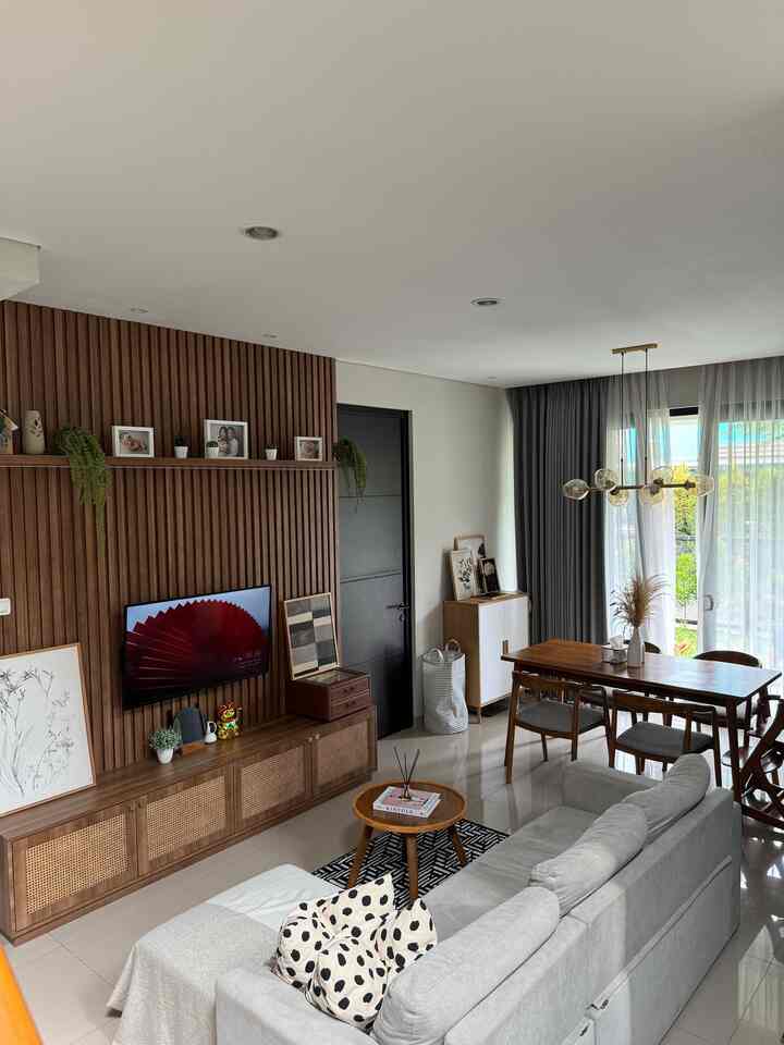 Home is where the Love is✨

super setujuuu sm slogan yg selalu ada di tiap package kit nya ohouse. Yap! karna rumah = cinta.

(on frame: my living room without any filter needed)
#livingroom
#ruangkeluarga
#cimahi #bandung
#aestheticroom
#livingroomaesthetic
#rumahdeveloper
#rumahcluster 