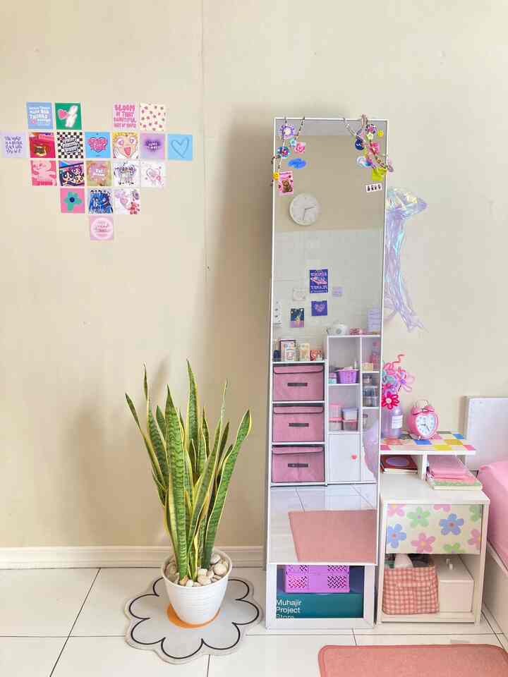 Ini termasuk spot favorite ku 🩷
#kamarkost
#bedroom
#PastelRoom
#Aesthetic
#DekorasiKamar