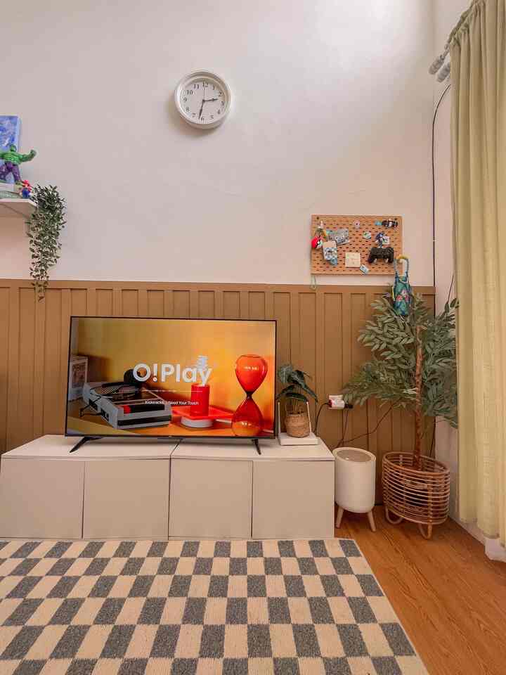 Spill 4 item jajan onlineku nih.. yang item tersebut emang fungsional banget untuk keseharianku yang sekarang udah masuk ke fase mama anter jemput anak. Ada case earbuds bluethoot bentuk pokemon ball, lanyard untuk gantungan kunci motorku, botol minum, dan ada mainan anakku action figure sonic. Ternyata item item tersebut malah cocok juga kalau dipajang di papan skandis begini.

#spillproducttag
#4bendawajibbeli
#spilllinkshopee
#spilllinktokopedia
#spillitemdekoratif
#homesweethome