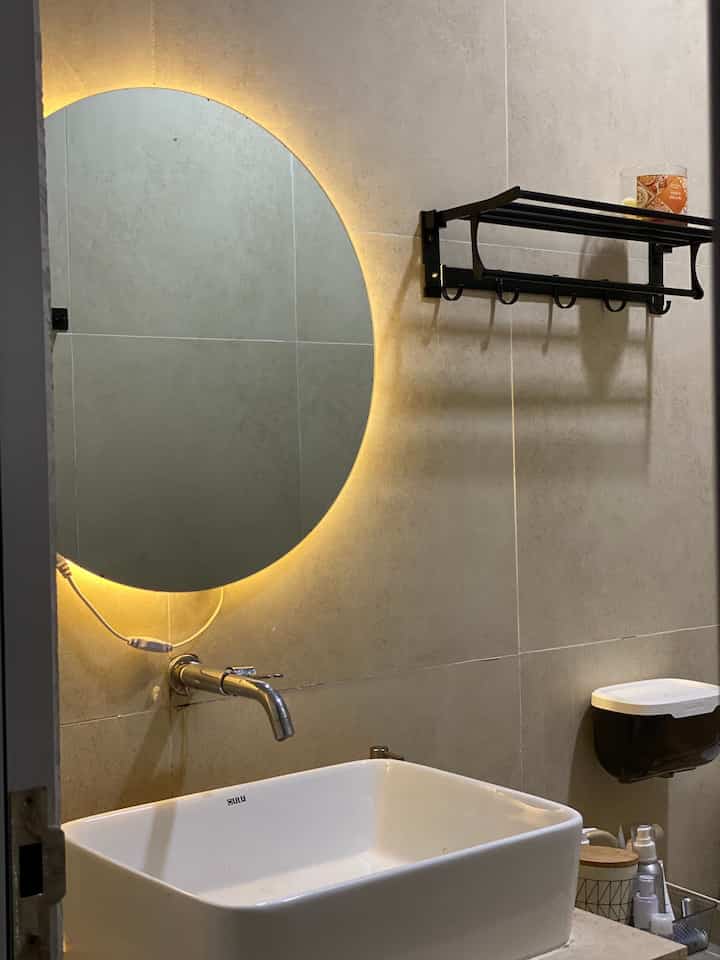#tangsel #kamarmandi #inspirasidekorasi #spillbarang #toilet #powderroom 