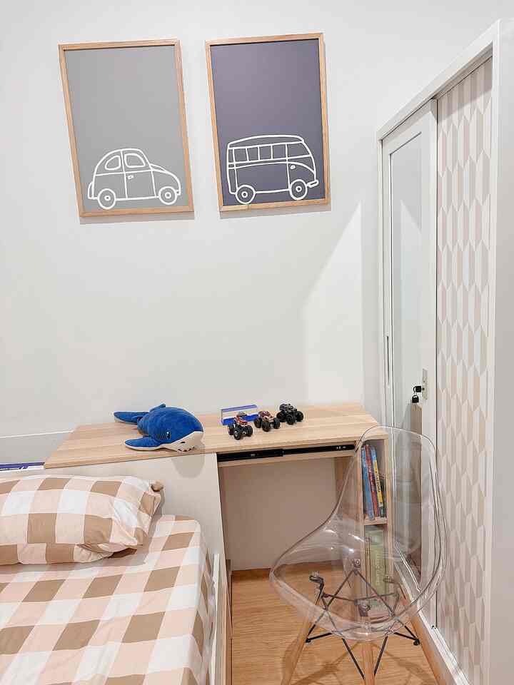 Natural-toned kids' bedroom with checkered bedding, bookshelf, and transparent chair creating a cozy space