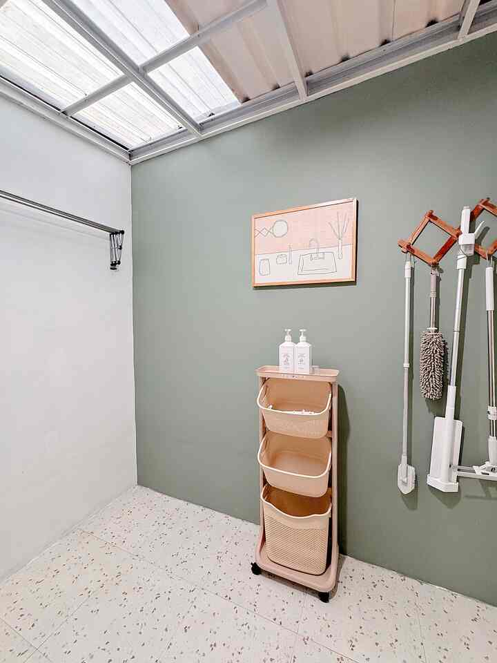 Kondisi laundry room mode santuy tanpa jemuran 😅

#LaundryRoom #InspirasiLaundryRoom #RuanganMungil #Lantai2 #TempatJemuran #InspirasiRuanganMungil #MakeoverLaundryRoom