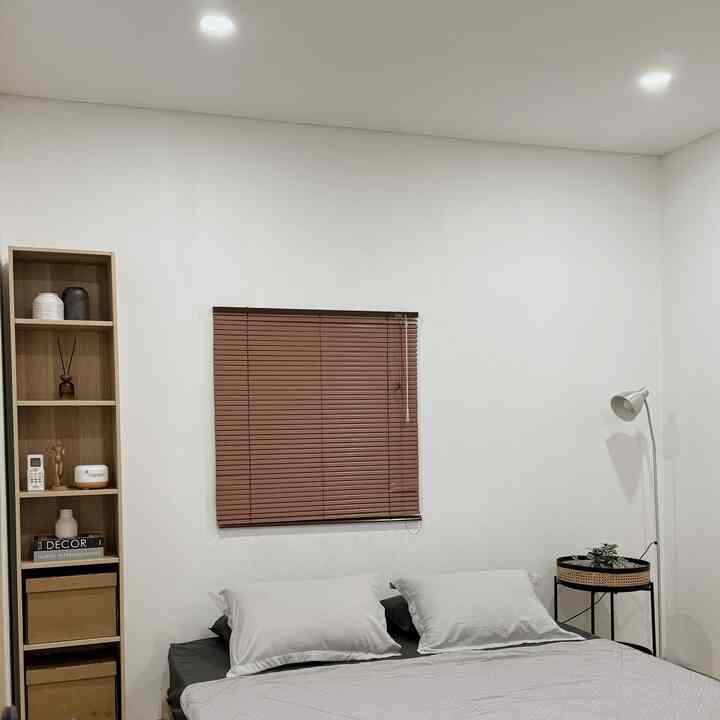 Sebenarnya ini kamar anak, tapi bisa dijadikan kamar tamu. Kamar tamu? Apakah ada tamu yang datang? Enggak ada siapa-siapa, tapi aku senang kamar ini masih dihias biar kalau lewat kamar ini nggak seram 😅 #KamarTamu #InspirasiKamarTamu #RedecoratingGuestRoom #Nuramahouse  Tamu Inspirasi}