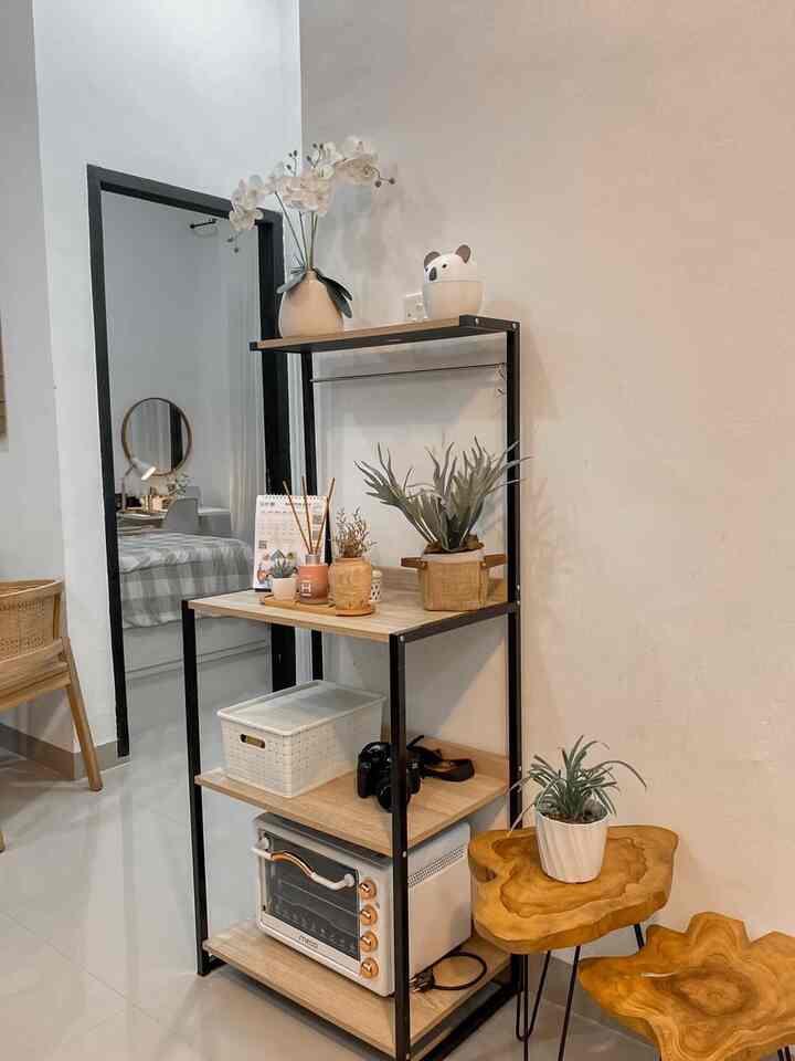 #Dekorasi #Dekorasilowbudget #artificial #vaskayu #produkdekorasi #coverpot

Ini beberapa dekorasi low budget under 50k di rumah ini. Tapi lumayan bikin fresh dan menambah estetik, terutama buat suport kalau lagi ngonten atau foto produk.

Menurut aku, item kecil seperti vas kayu, daun artificial ukuran kecil, kover pot estetik wajib ada kalau kamu suka foto-foto sudut ruangan di rumah mu ☺️