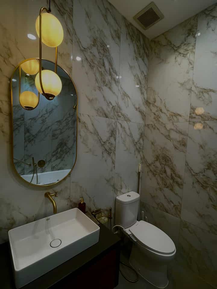 White and gold memang tidak pernah salah. 

#bathroom #bathroominspo #homeinspo #powderroom #tentramdihuni