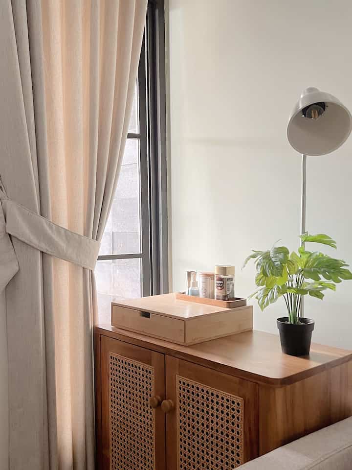 karena aku suka kopi makanya aku beli lemari sendiri untuk menyimpan peralatan kopi dan cangkir.. #lemarirotan #coffetable