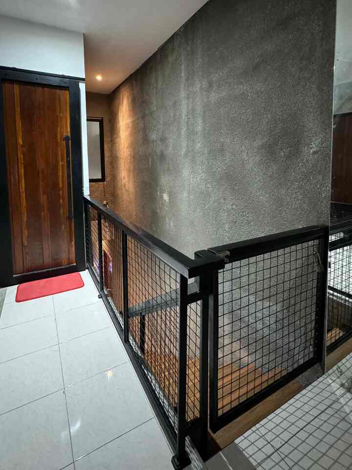 Palet warna di rumah yaitu warna-warna natural ☺️

Bangunan industrial baik rumah, kafe, restoran atau lainnya cenderung punya desain minimalis. Menggunakan palet warna netral, monokrom dan sederhana 

menggunakan aksen kayu yang memberikan daya tarik visual. 

#PilihWarnaRumah
#HomeColorPalette
#RekomendasiWarnaRumah
#Rumahyuqibam
#RumahIndustrial