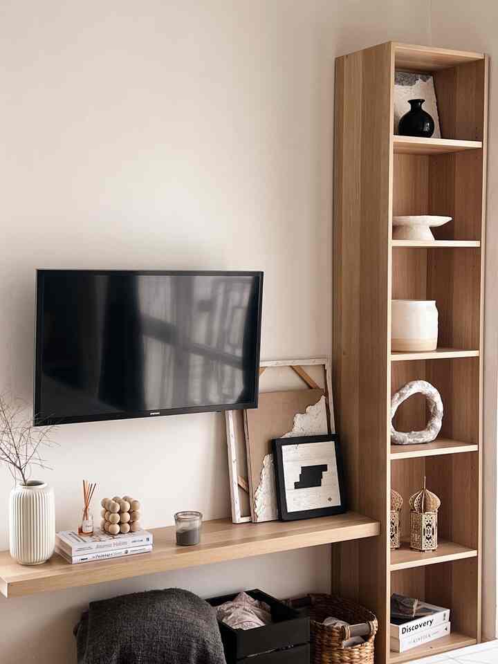 Japandi Colour Palette.

Since rumah kami bertemakan Japandi. Untuk tone warna yang dipilih memang kebanyakan berwarna cream, abu, hitam, dan putih. Kami memang menggunakan warna natural dan warm agar kami dapat menciptakan suasana yang nyaman. 

Mungkin kedepannya kami akan sedikit menambah warna hijau untuk tanaman saja atau bisa memperbanyak furniture atau dekorasi hitam agar tidak terlalu monoton 

#PilihWarnaRumah #HomeColorPalette
#RekomendasiWarnaRumah #JapandiColourTone #Japandi #JapandiColorPalette #JapandiBedroom