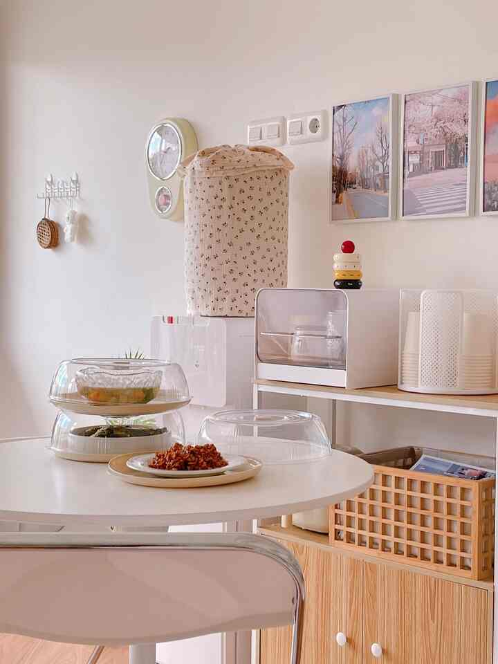 Palet warna ruangan 

Aku menggunakan palet warna dominan putih kayu agar terlihat natural untuk tambahan warna printilan aku pilih warna2 pastel atau soft biar terlihat lebih memanjakan mata warna terang bisa memberikan kesan lebih terlihat luas pada ruangan 

#pilihanwarnarumah
#homecolorpalette
#rekomendasiwarnarumah
#minimalis 
#koreanhouse
#koreanstyle
#estetik