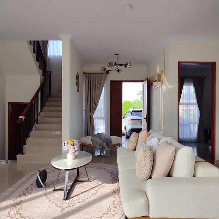 Tone/warna dirumah saya lebih banyak menggunakan warna2 yang natural 
Pemilihan warna cream white dan pemilihan furniture kayu menambah warm🥰

#PilihaWarnaRumah 
#HomeColorPalette
#RekomendasiWarnaRumah
#designrumah 
#rumahsederhana
#rumahcluster 
#designinterior
#batam
#indonesia 