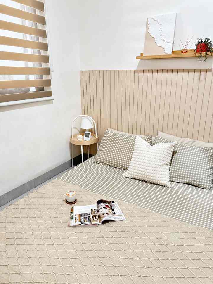 Home Color Palette 🎨

Rumah kami memiliki luasan yang mungil, sehingga kami memilih warna-warna yang netral baik itu untuk cat dinding, furniture ataupun dekorasi rumah.

Palette warna dirumah kami di dominasi warna netral seperti putih, kayu, beige, grey, dan sedikit warna hitam.

Warna-warna tadi memberikan kesan minimalis dan teduh.


#PilihWarnaRumah
#HomeColorPalette 
#RekomendasiWarnaRumah
#InspirasiRumahMinimalis
#RumahAesthetic
#RumahMungil
