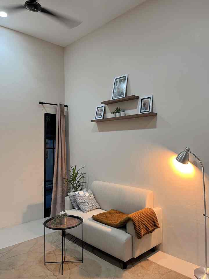 Color Palette🎨✨
Color palette di ruangan open space kami adalah warna warna earth tone, didominasi warna neutral, beige, serat kayu, dipadu padankan dengan warna hitam dan abu dengan sedikit sentuhan warna warna hijau dari tanaman. 
Sebenernya ingin mix and match warna warna colorful, tapi belum seberani itu karna menyesuaikan tema rumah kami dari awal ingin temanya semi industrial minimalist.
#PilihWarnaRumah
#HomeColorPalette
#RekomendasiWarnaRumah
#MinimalistHome