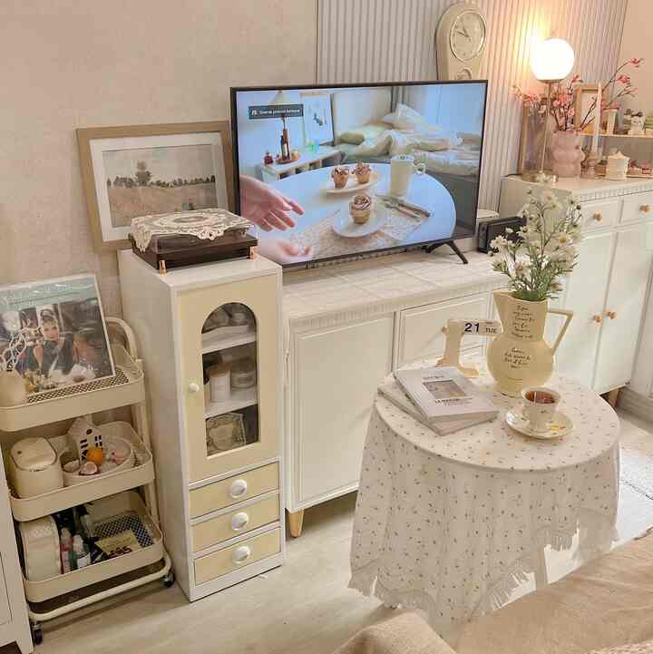 Palette warna yg SAY Little Home ambil itu warna Creamy aesthetic dengan perpaduan Ivory & natural wood agar rumah menjadi aesthetic dan ttp minimalis tanpa begitu banyak warna di setiap ruangannya #pilihwarnarumah #homecolorpalette #rekomendasiwarnarumah #livingroom #bedroom #kitchen #homedecor #bathroom #rumahalakorea #aestheticroom 