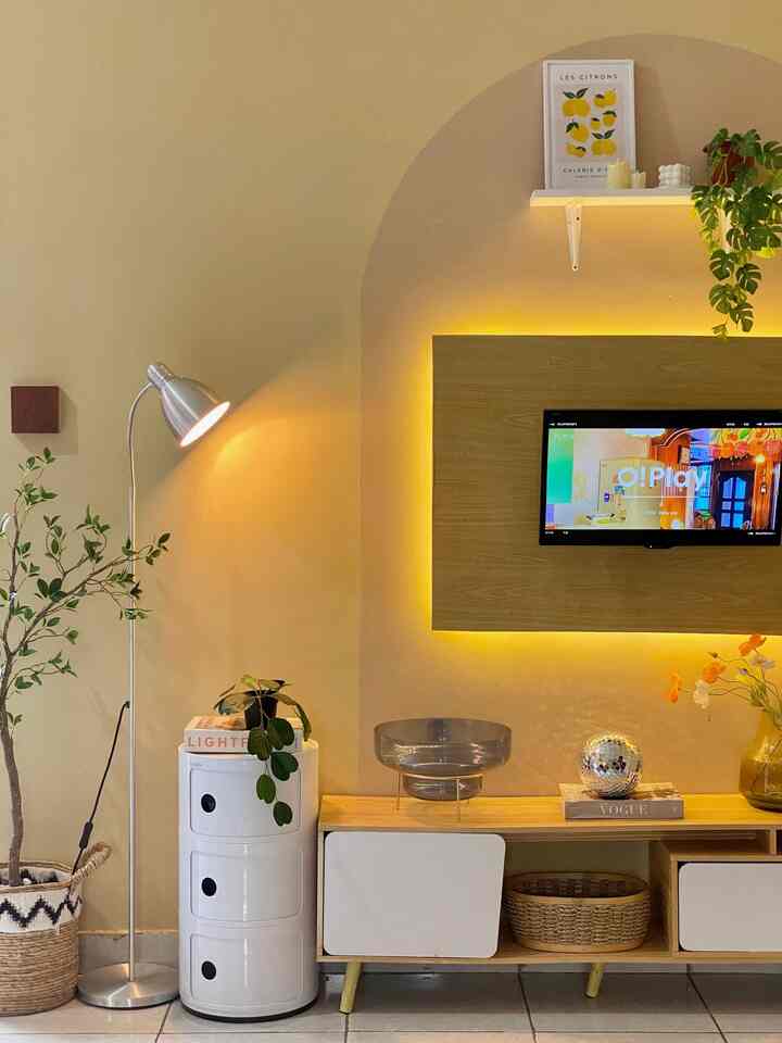 Color palette RumahRantau✨

Warna warna di RumahRantau dominan cream ,putih, dan warna kuning 
Sebenarnya kami ingin bermain di warna putih dan cream tetapi warna kuning yang tidak bisa di ganti karna warna wajib di Rumah dinas kami. 

Jadi warna furniture kami sesuaian dengan keinginan kami , dan ada beberapa wall art yg berwarna coklat hangat . 

Kenapa suka warna Eart tone karna terkesan Soft dan mudah di padu padankan.


#PilihWarnaRumah
#HomeColorPalette
#RekomendasiWarnaRumah
#RumahRantau
#RumahDinas
#AsramaBrimob
#Pontianak
