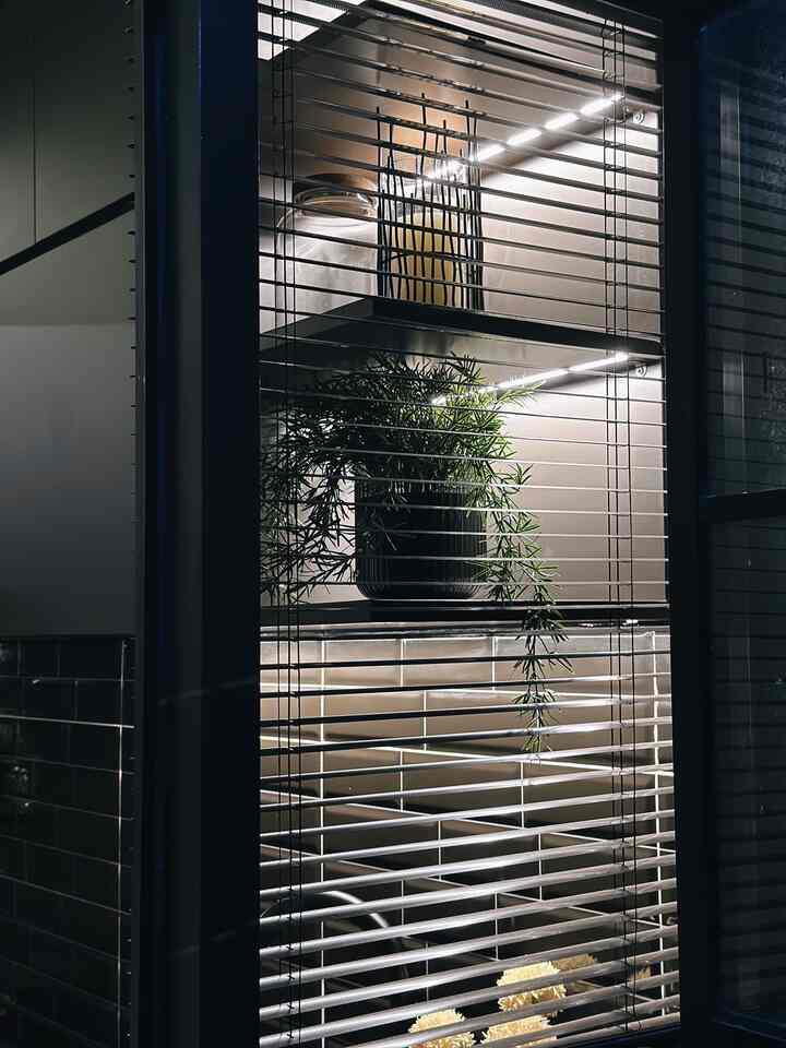 “HITAM” adalah warna bahagiaku 
#blackdecoration #idedekorasi #kitchenblack #homestagram #perintilandapurhitam