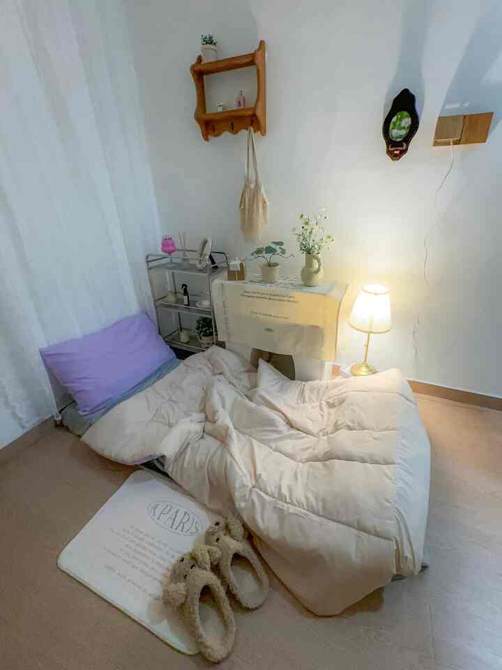 Kamar tidur dalam suasana malam 🫶🏻

#BTNOAS8 #bedroom #bedroominspo #inspirasikamartidur #kamartidur #kamartiduraesthetic #bedroomdecor #nightvibes #lighting 