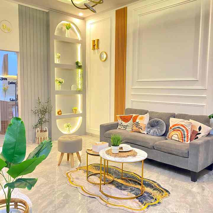 Wallarch ini adalah salah satu hasil DIY di rumah kami yang paling sering ditanyakan, wallarch ini kami buat dari memanfaatkan sisa gypsum dan rangka holo sisa pembuatan plafon di rumah saat bagun rumah kemarin. 

Wallarch ini terbuat dari 1 lembar gypsum dan 8 rangka holo yang kami bentuk seperti arch untuk meletakkan pajangan dan haisan sebagai penghias ruangan kemudian kami percantik dengan menambahkan lampu LED strip berwarna warm white agar memberikan kesan hangat dan estetik. 

Semoga menginspirasi 🤗

#BTNOAS8