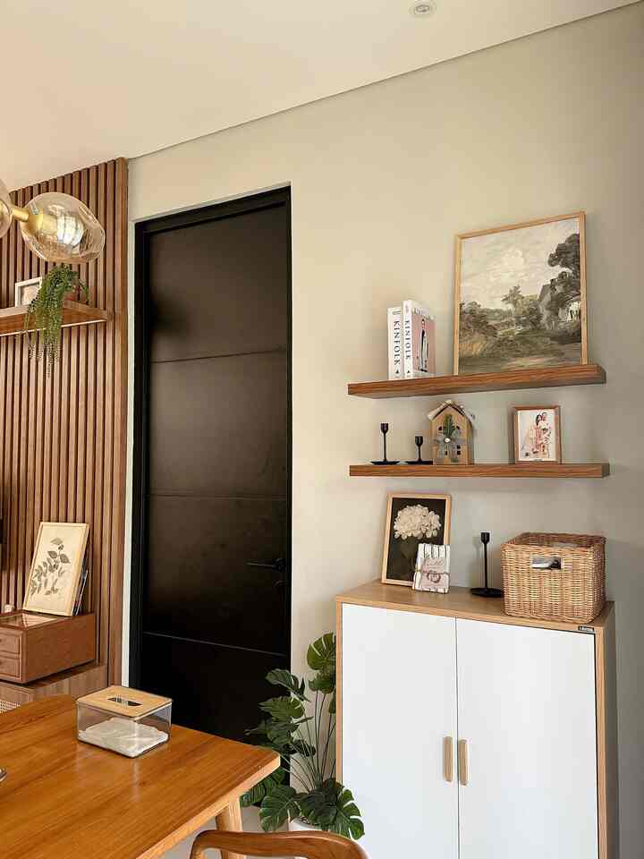 New spot ruang estetik versi dirumah.43 🤎

Entah kenapaaa dr dlu pengeeen bgt ada ambalan di dinding rumahku yg masih polos. Akhirnya aku putusin utk menambahkan ambalan dan diisi dengan hiasan dekoratif. Jadi manis aja gitu tembokku yg semula polos, jadi lbh bernyawa.

#ambalan #estetik #livingroom #aestheticlivingroom #sudutruang #pojokruang

#BTNOAS8