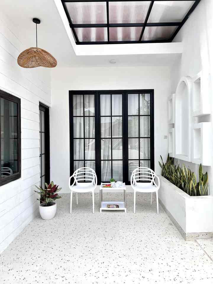 Teras di lantai dua rumahku. Letaknya didepan kamar utama. Untuk santai pagi atau sore syandu sekali. Sekedar makan camilan atau minum teh disini. 

#teras
#terasrumah
#inspirasiteras
#BTNAOS8