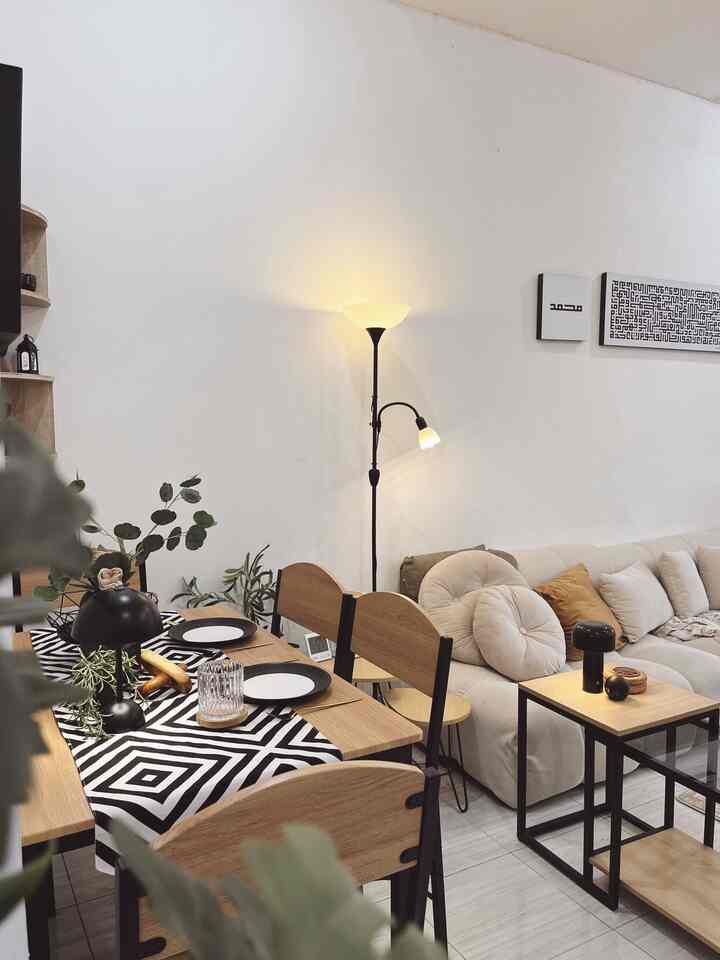 ✨ Dining & Living Area 🌿
Hai semua.. 
Saat ini kami sedang mencoba membuat sisa space di living room jadi lebih bermanfaat, dengan menjadikannya dining area. 
Untungnya ketemu meja makan dengan ukuran dan model yang sesuai dengan tema rumah. 
Gimana menurut kalian? 

#BTNOAS8 #livingroom #diningroom #ruangmakan #ruangtamu #japandixindustrial 