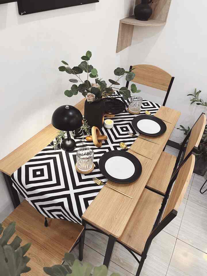 ✨ AFTER - BEFORE 

Menyulap sisa area kecil di sudut living room. Yang semula dipergunakan untuk area kerja (lihat slide terakhir), sekarang kami manfaatkan menjadi area makan. 

Awalnya ragu, karena kami pikir area makan memerlukan tempat yang luas. Tapi ternyata dengan luas  yang terbatas juga bisa dimanfaatkan dengan optimal sesuai kebutuhan. Kuncinya di penempatan furniture dengan ukuran & model yang sesuai. 

Untuk area sempit sebaiknya menggunakan furniture dengan ukuran yang sesuai & model  yang ‘slim’, tidak bulky sehingga akan menimbulkan kesan yang lebih luas. 

Untuk dekorasi, dibandingkan meletakan banyak dekorasi kami memilih menambahkan beberapa ‘statement dekorasi’  yang sesuai dengan warna dan tema di rumah. 

#RuangSempit #RuangTerbatas #NeverTooSmall #DiningRoom #DiningArea #JapandixIndustrial 