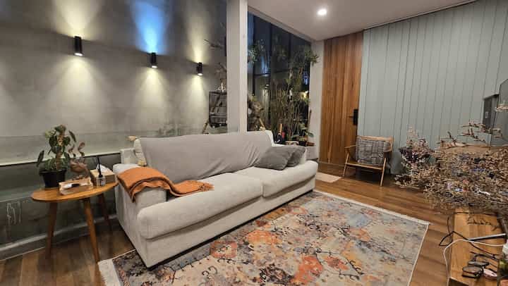 Ruangan ini mempunyai banyak fungsi untuk keluarga kami. Sebagai ruang keluarga, ruang tamu, sekaligus ruang bermain untuk anak-anak. Karena multifungsi ini, sebisa mungkin kami membuatnya nyaman untuk semua. Pemilihan sofa menjadi hal yang krusial, karena harus nyaman dan juga estetik. Pemilihan item dekorasi yang lain juga penting supaya tetap selaras dengan konsep rumah buaran.

#BTNOAS8 #homedecor #ruangkeluarga #inspirasirumah #indonesianhome