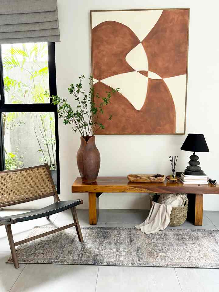 AESTHETIC SPOT

I like to re-decorate the living room here, I'm just using a bench and large wall art 

Change it so that the atmosphere is more different than before

By changing the decoration, the vibe of the room automatically changes 

#bumitimi #BTNOAS8 #livingroom #bench #wallart #runnerrugs #decorate 