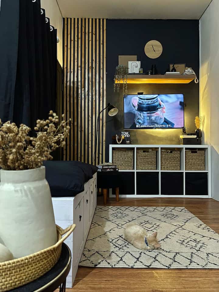 ➖ Living Room Recap

Ruangan yang sama, angle yang sama,
Dekorasi yang sedikit berbeda dari tahun 2022-2024.

Kalian suka slide berapa ?

#livingroom #livingroomdecor #livingroomstyle #livingroominspo #ruangtv #ruangkeluarga #ruangtvmungil #dekorasiruangkeluarga #rumahmungil #rumahcluster #warmandbolddecor #modernrusticdecor #lollahouse #zarraawwrr #inspirasiruangtv #inspirasiruangkeluarga #smallhouse 
