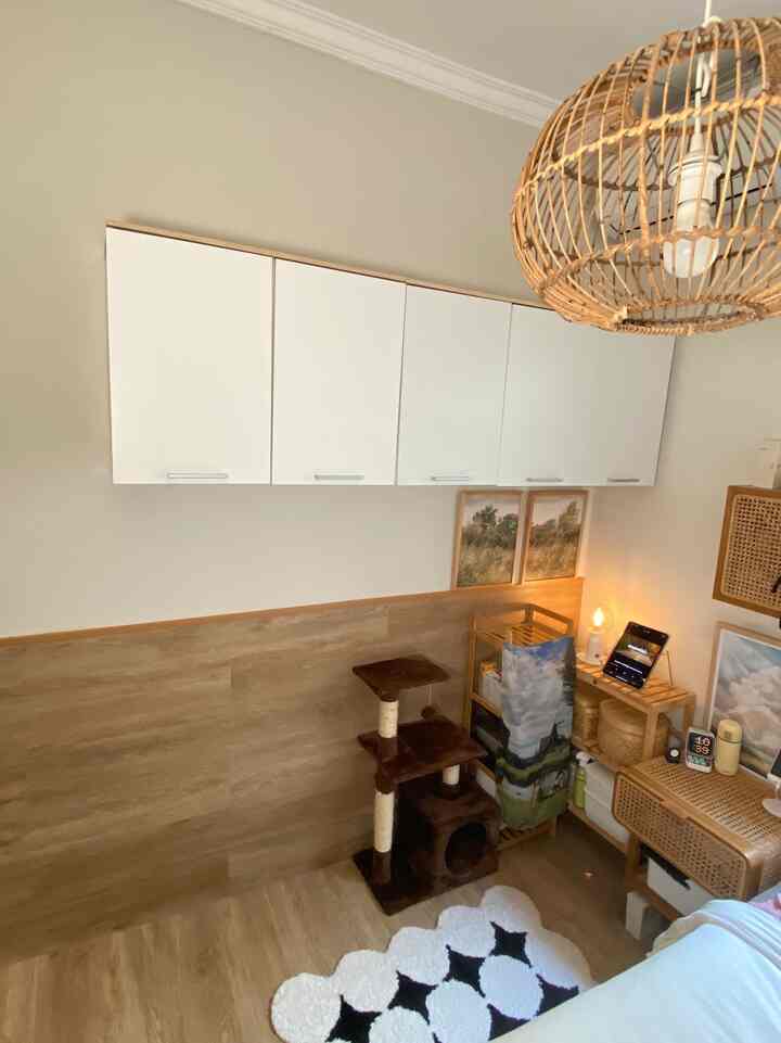 Kamar tidur dengan ruang terbatas namun tetap membutuhkan tempat penyimpanan untuk menyimpan barang. Jadi saya selidiki menggunakan rak gantung dan bagian bawah menggunakan laci 6 laci. Segala sesuatunya ada pada tempatnya sehingga tidak menjadi berantakan.


#Ruangsempit #Ruangterbatas #NeverTooSmall #kylehome #kamartidur #rumahdeveloper #cluster 