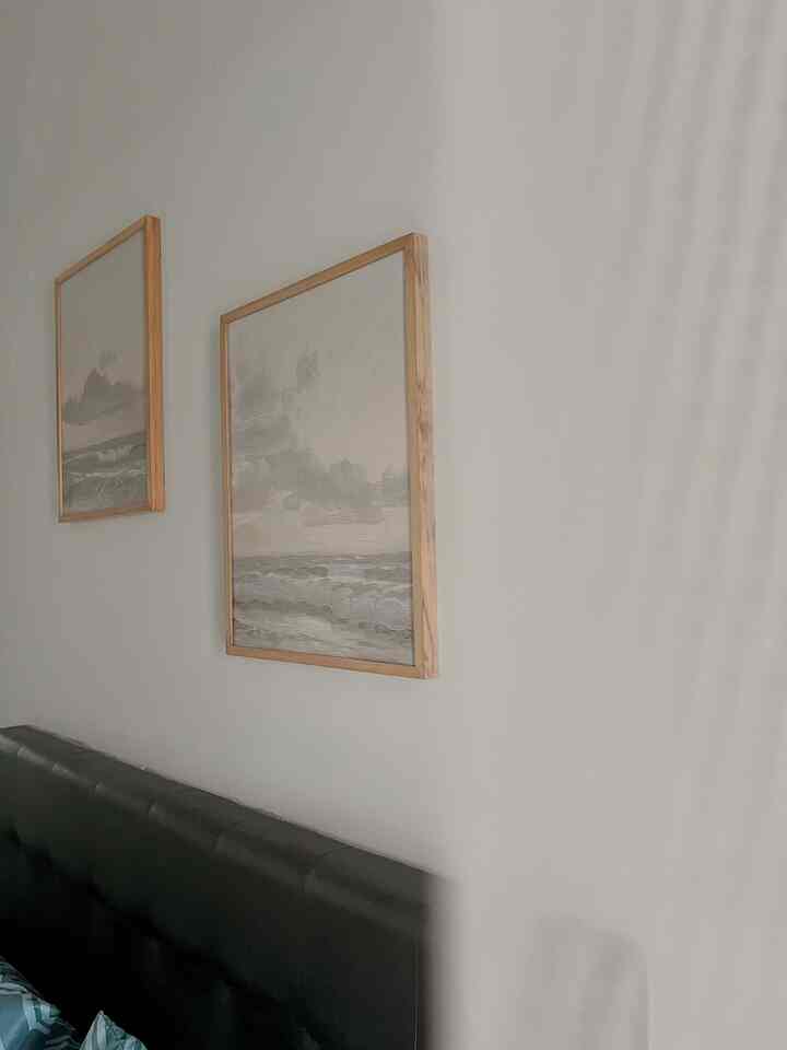 — Styling dinding with wall frame🤎

berasa kurang gak klo dinding rumah polosan?
yap kali ini aku rekomendasiincara styling wall frame, selain aku tempel ke dinding ada juga aku taruh di atas meja.

selain mempercantik ruangan, wall frame dsini merubah suasana looh..
sebelum di kamar ini terpasang berasa biasa aja, tpi setelah aku pasang ambience nya jdi lebih keluar.

klo menurut temen2 gimana? setuju ga? 🤗

#WallFrame 
#DekorasiDinding
#DindingDekorasi
#Frame
#WallArt
#HiasanDinding