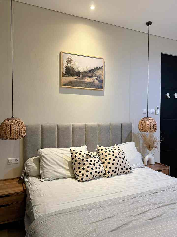 My dream bedroom ✨

Kenapa my dream? Karna yapp sesuai bgt sama mau akuuuu hehe dgn nuansa warna yg neutral serta penambahan lampu gantung rotan supaya mempermanis looks nya secara keseluruhan🤎

#mydreambedroom 
#bedroom 
#kamartidur 
#kamartidurutama
#aesthetic #aestheticbedroom 
#cimahi #bandung
#rumahcluster 
#rumahdeveloper
