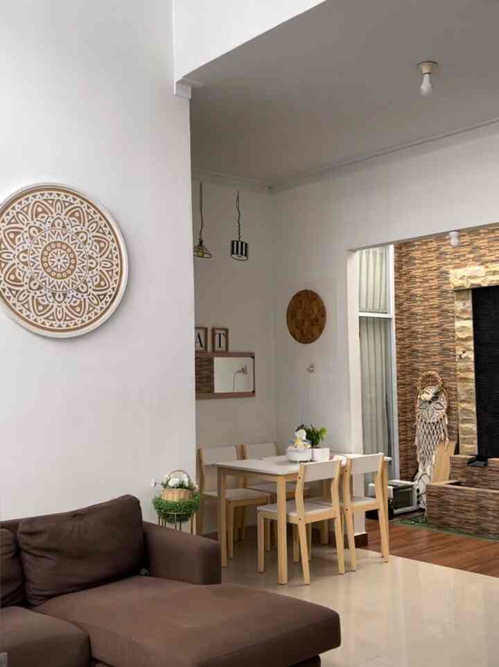 ruangan tanpa sekat
ruangan dari ruang tamu terhubung langsung dengan meja makan

#mejamakan #meja #ruangtamu #Ruangtamutipebelajar #homedecor #homedecorpekanbaru #rumah #House
