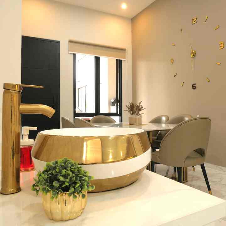 Beberapa ruangan di rumahku , hampir semua  temanya white & gold yaa. Semoga menginspirasi 🥰 #rumahminimalis #rumahmodern #homesweethome #estetik #whitegold